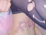紋身少女享受淫靡榨汁絕頂高潮