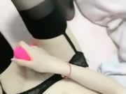 上等美女主播在攝像頭展示身材與手淫