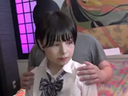 穴超緊巨乳學生妹 平手友梨奈