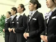 島國空服操演正確的搶救乘客